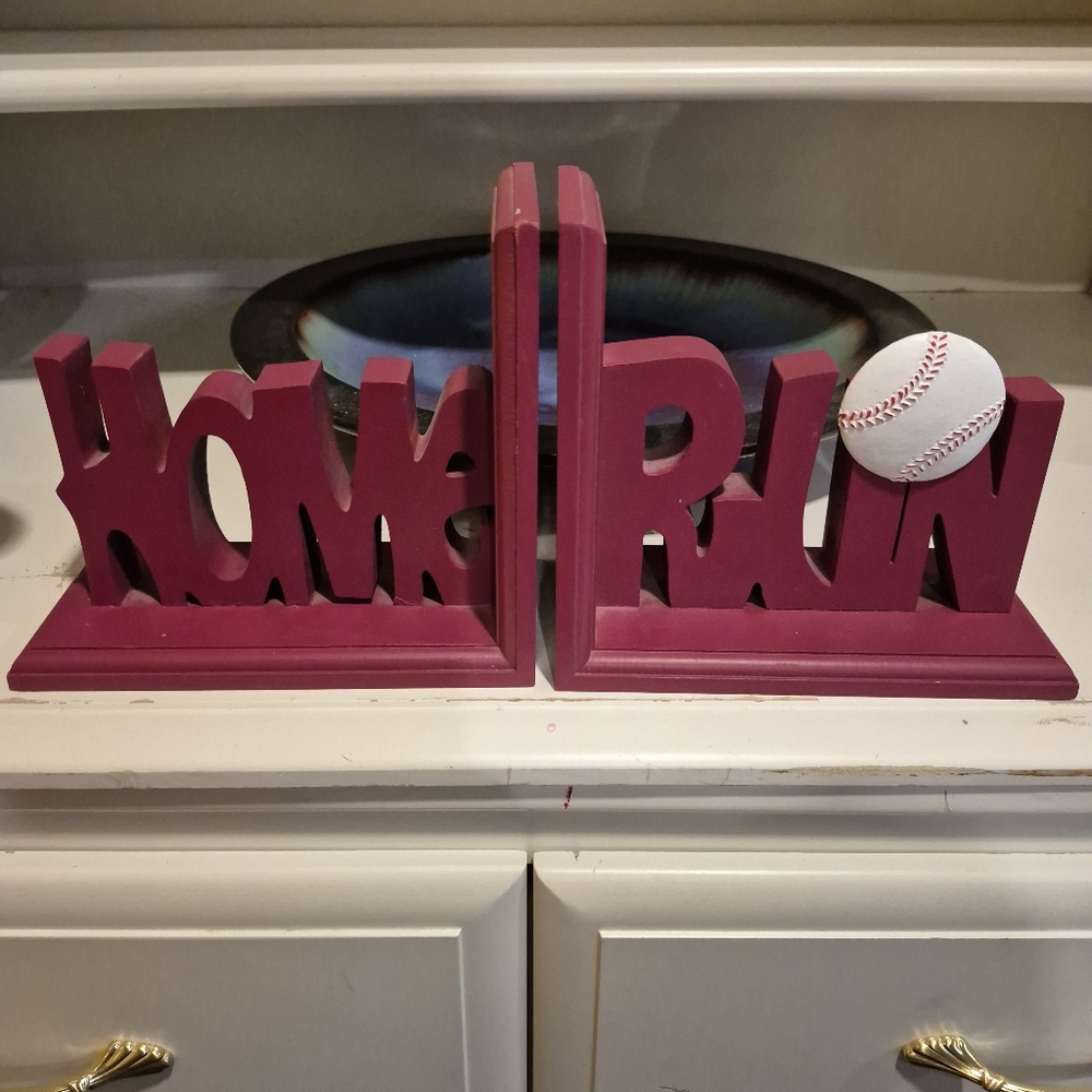 Red Modern Cityscape Bookends Decor